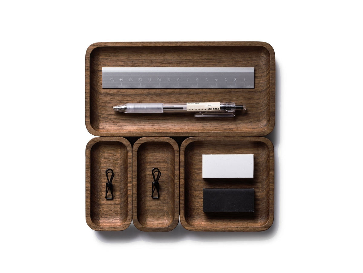 Mini wooden trays in walnut, set